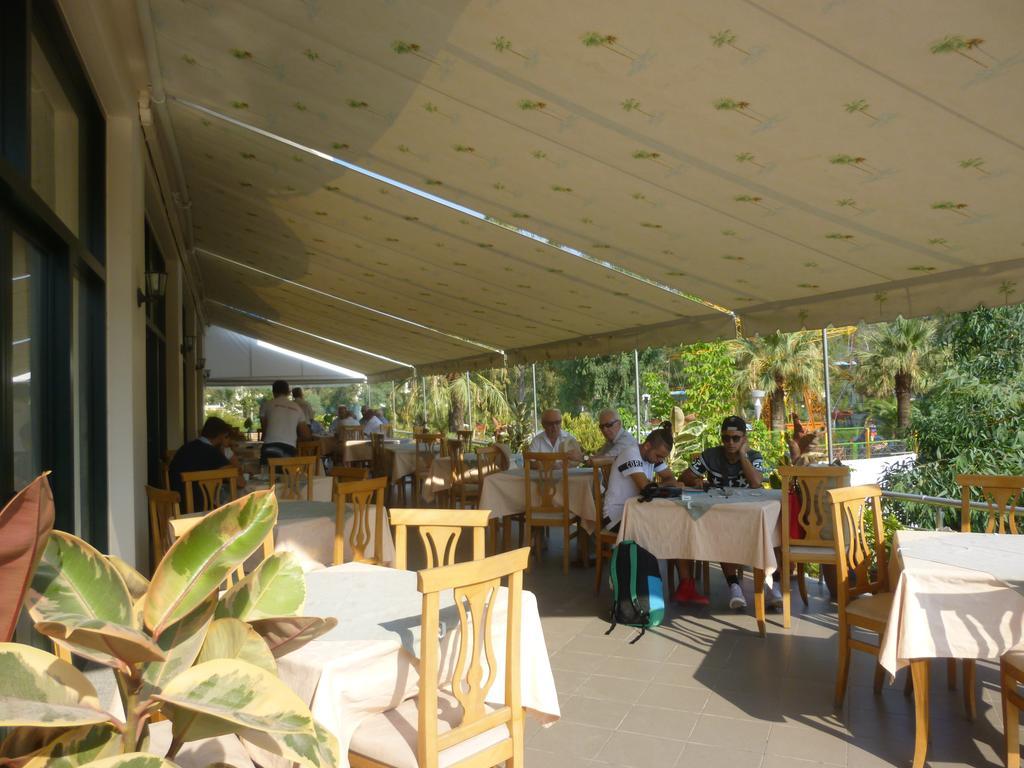 Hotel Rossi Vlorë エクステリア 写真